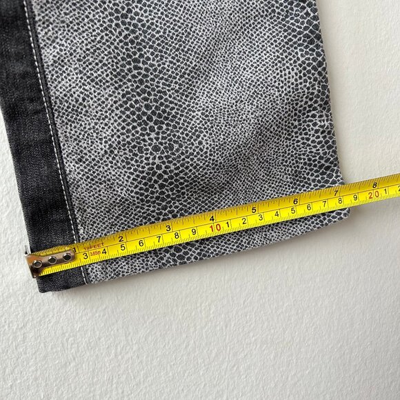 Vintage Guess USA Coated Snake-Print Straight Leg Jeans Size 24 Women’s - Picture 8 of 9